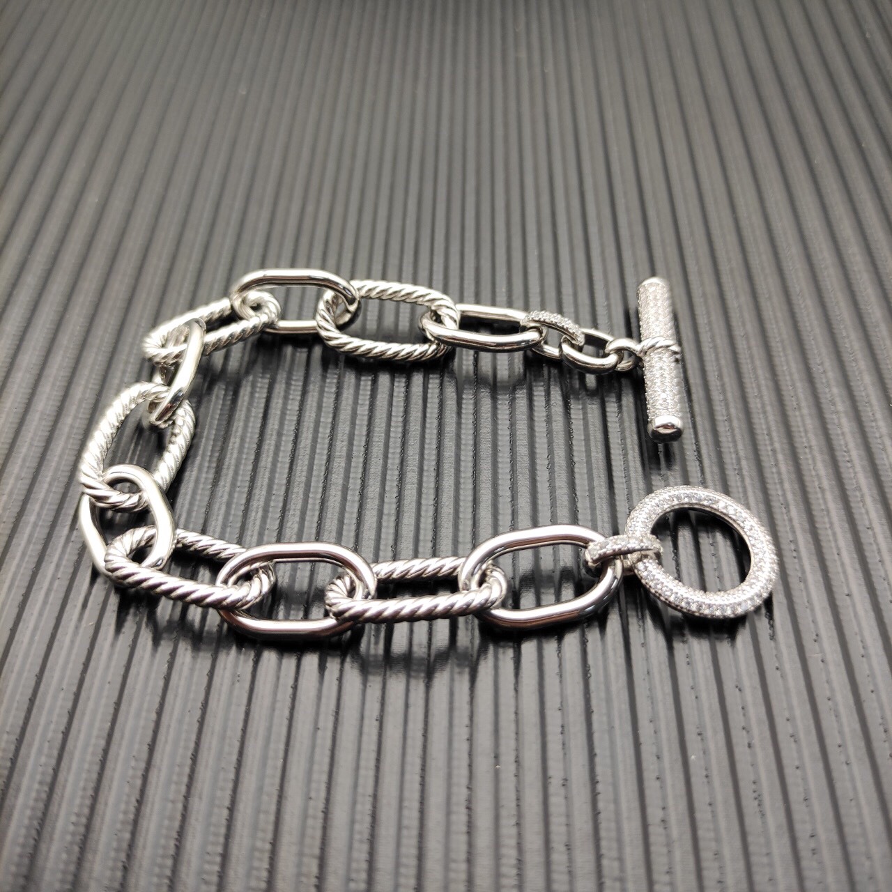 Dathtvid Yurthtman  DY Madison Pavé Toggle Chain Bracelet in Sterling Silver
