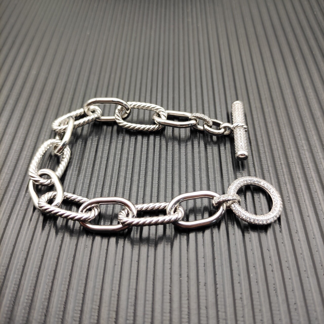 Dathtvid Yurthtman  DY Madison Pavé Toggle Chain Bracelet in Sterling Silver