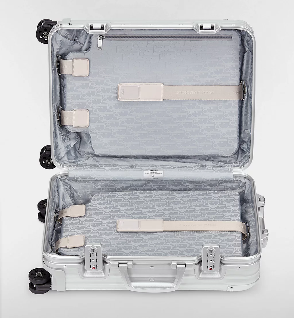DR premium travel suitcases