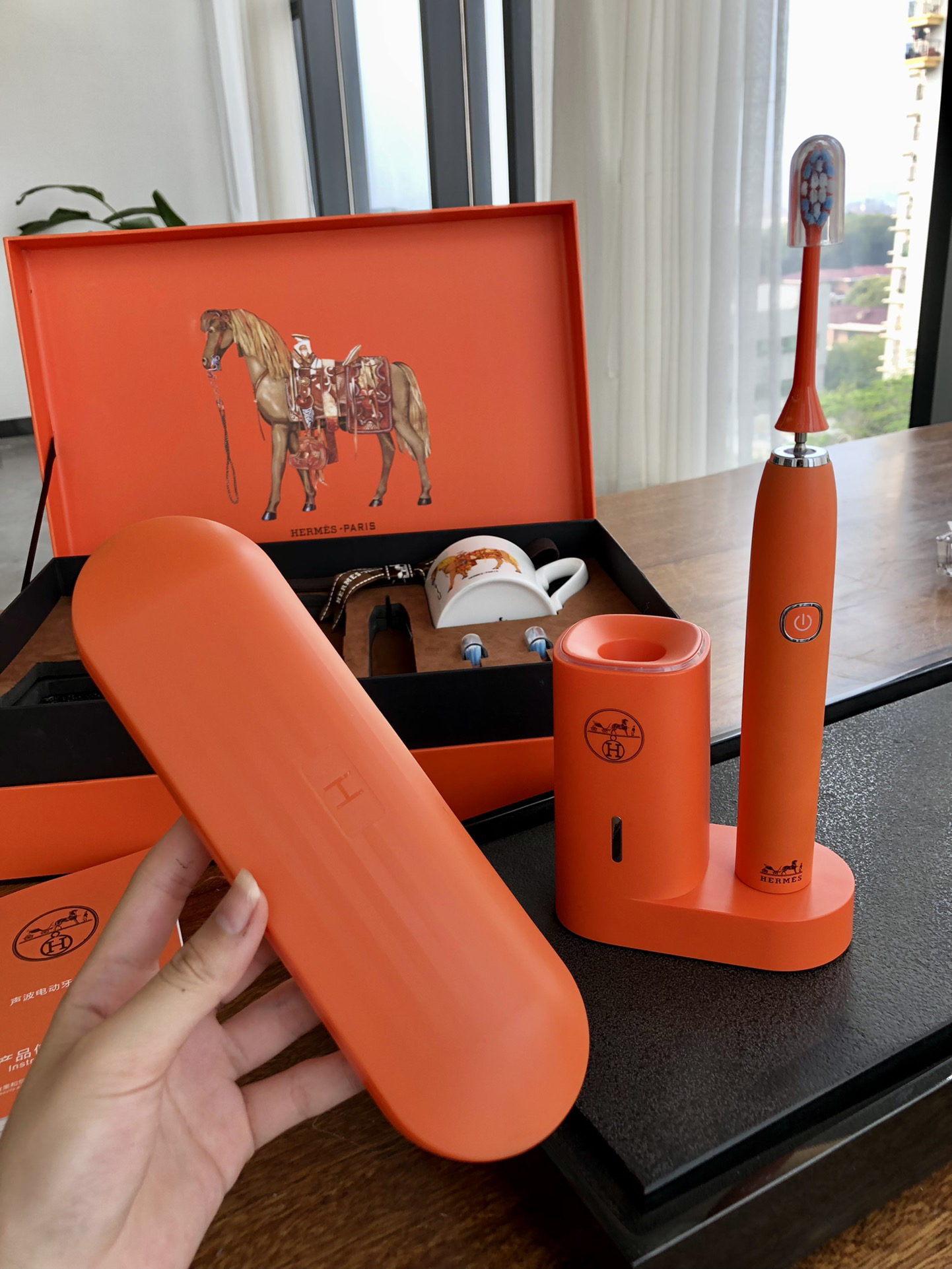 Her--mes Electric Toothbrush Gift Set