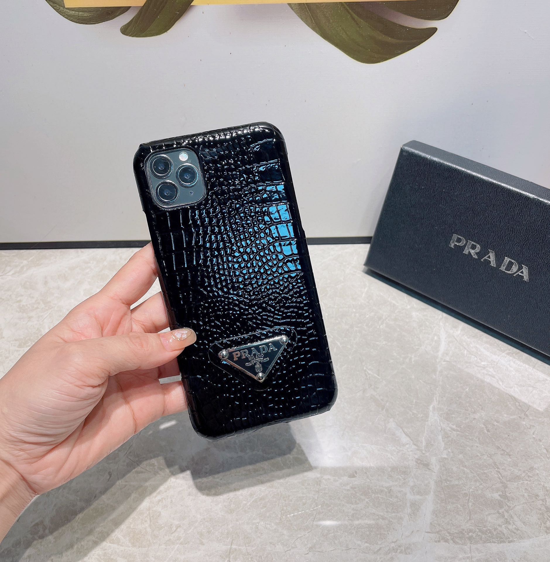 Crocodile print cell phone case