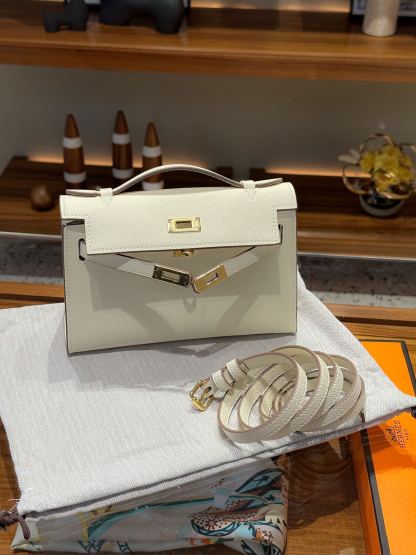Herthtmes  Epsom Kelly Pochette Clutch
