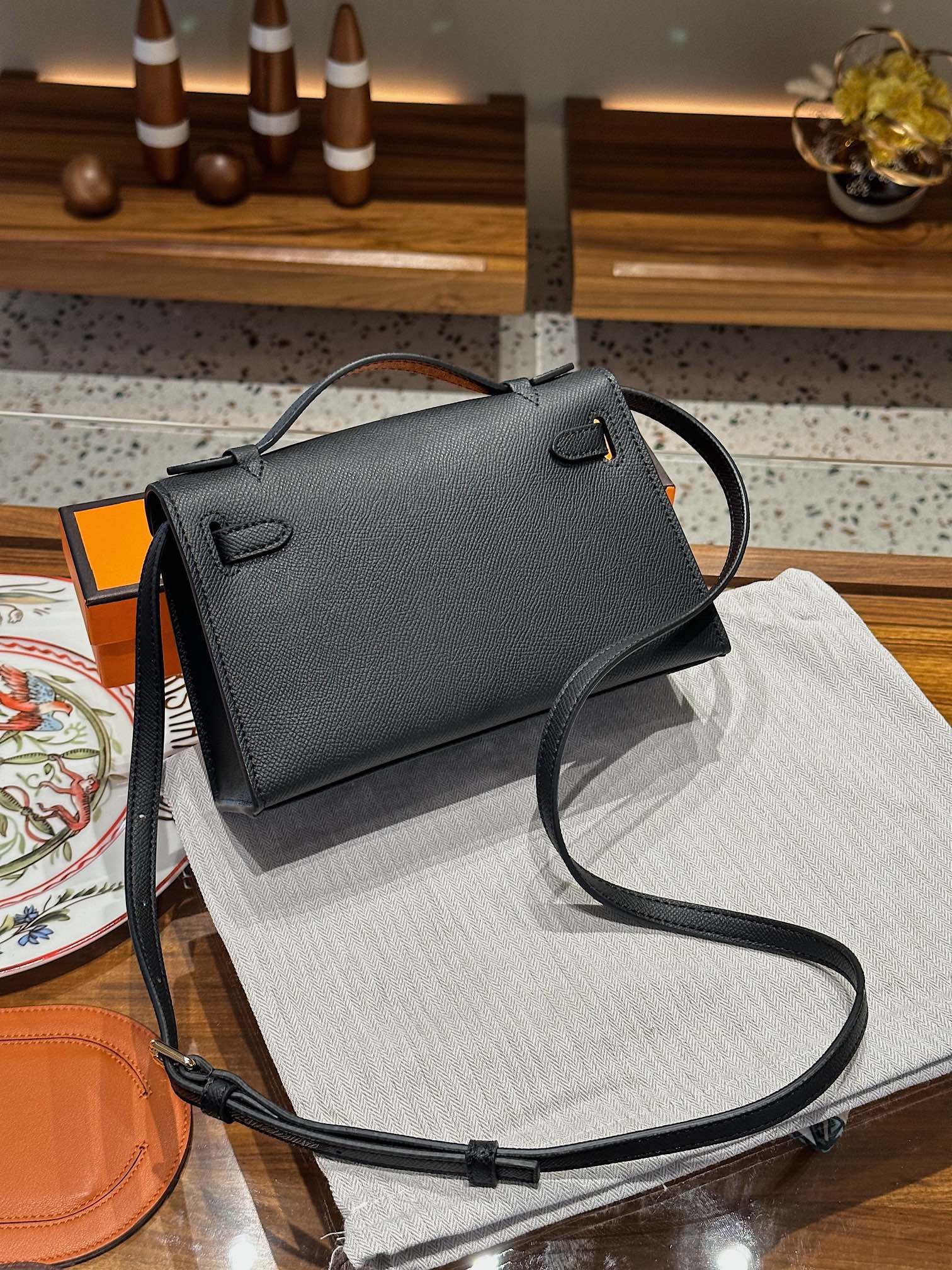 Herthtmes  Epsom Kelly Pochette Clutch