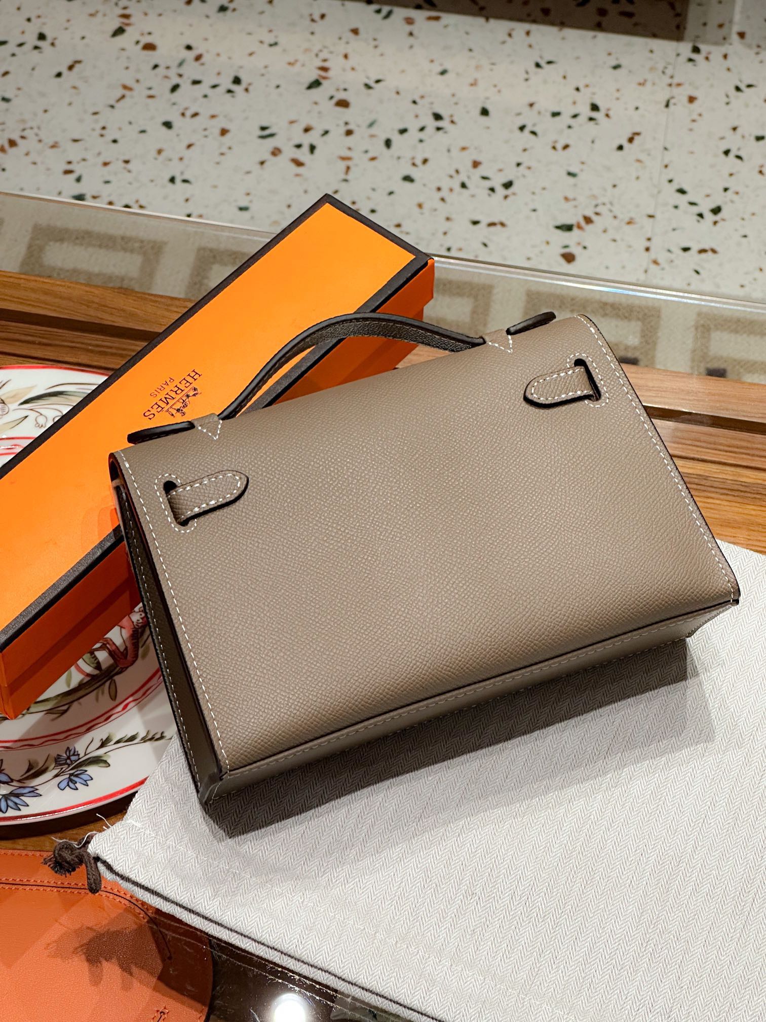Herthtmes  Epsom Kelly Pochette Clutch