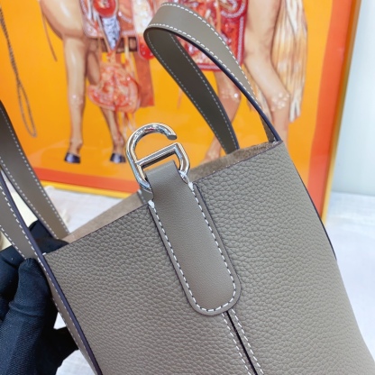Herthtmes  Taurillon Clemence Swift In-The-Loop 18/22 Bag Etoupe