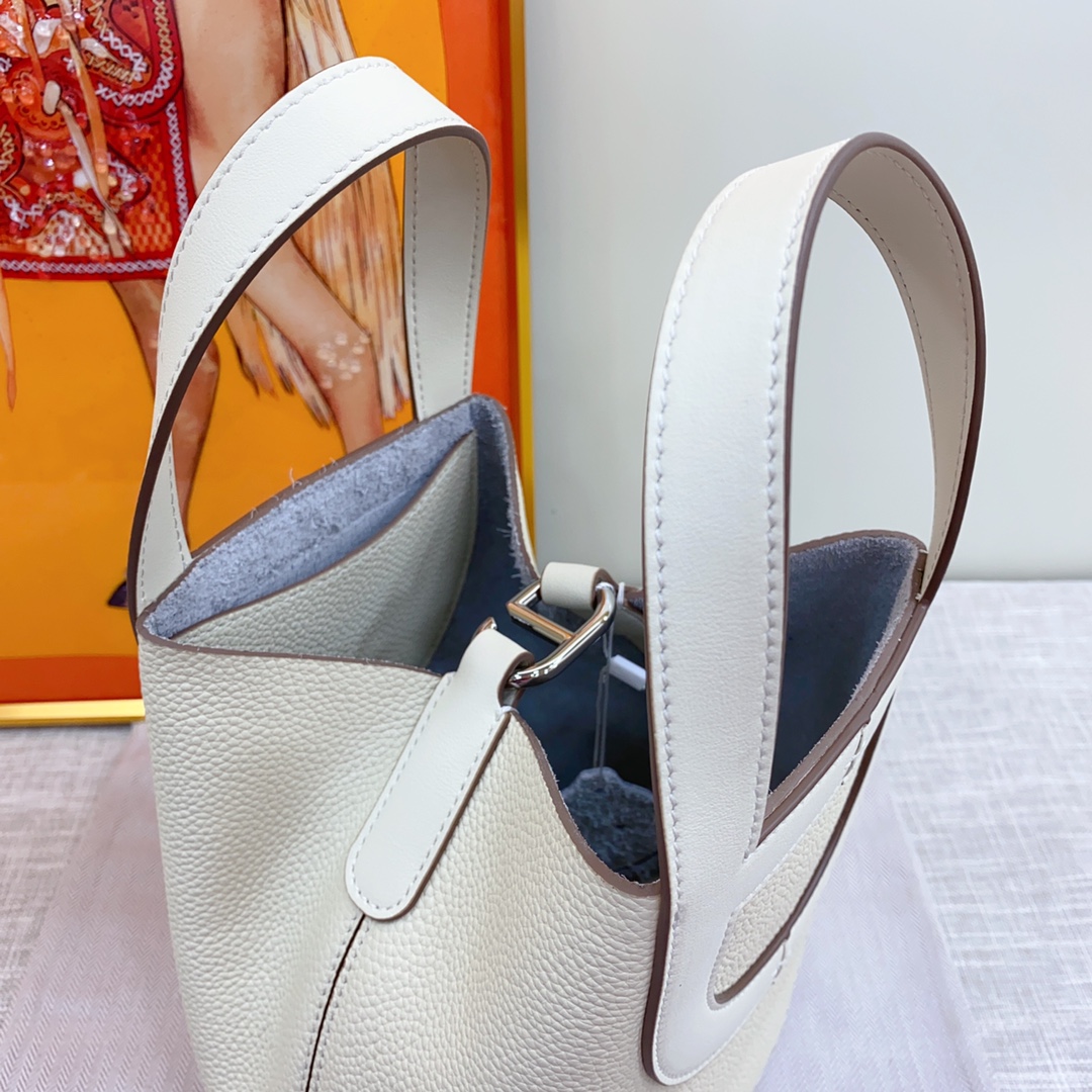 Herthtmes  Taurillon Clemence Swift In-The-Loop 18/22 Bag Etoupe