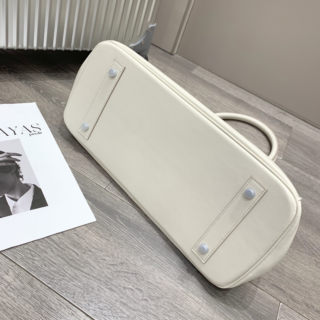 Herthtmes  Taurillon Clemence JPG Birkin  40