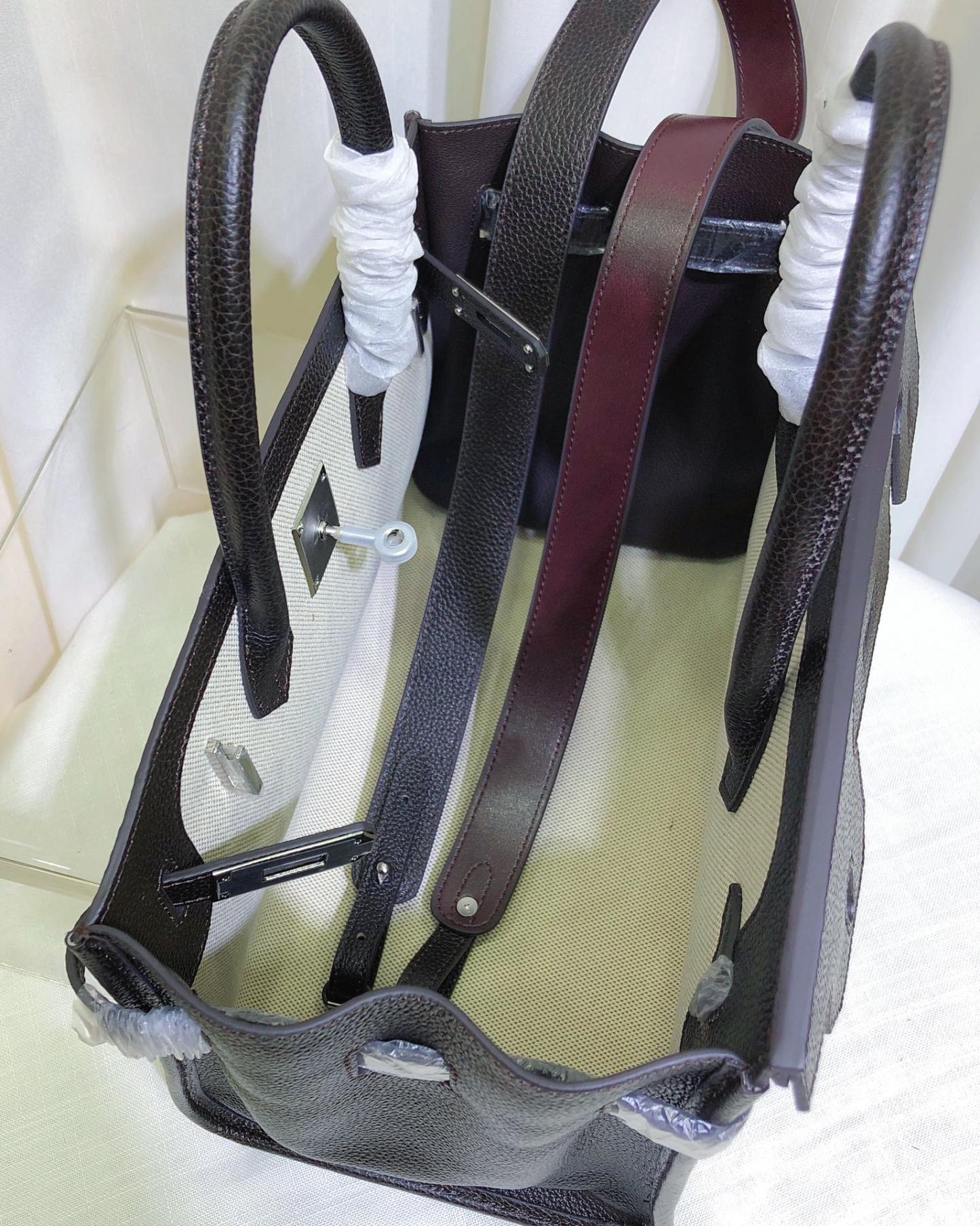 Leather Saddle Bag With Contrast Stitching, Exterior