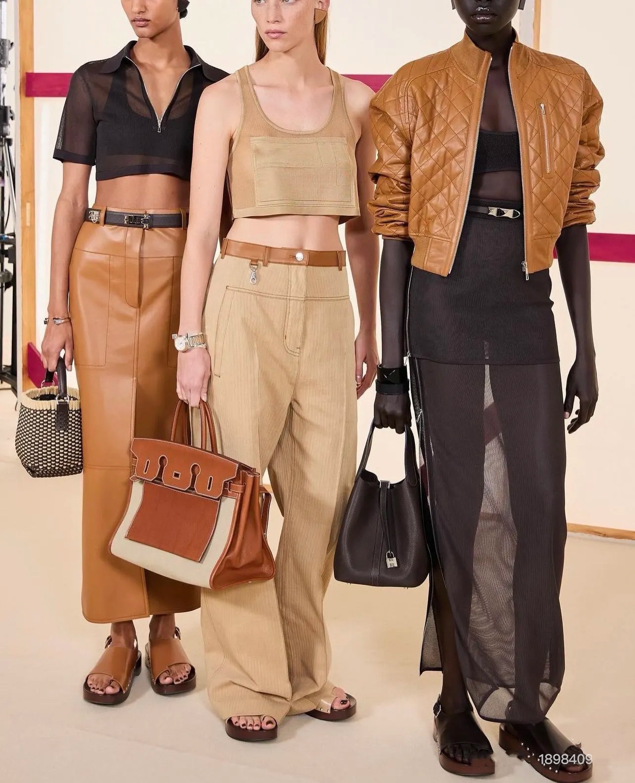 Leather Saddle Bag With Contrast Stitching, Exterior