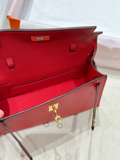 Herthtmes  Epsom Kelly Pochette Clutch