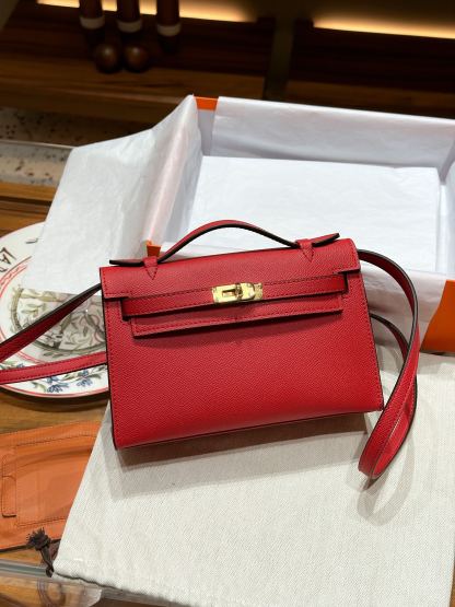 Herthtmes  Epsom Kelly Pochette Clutch