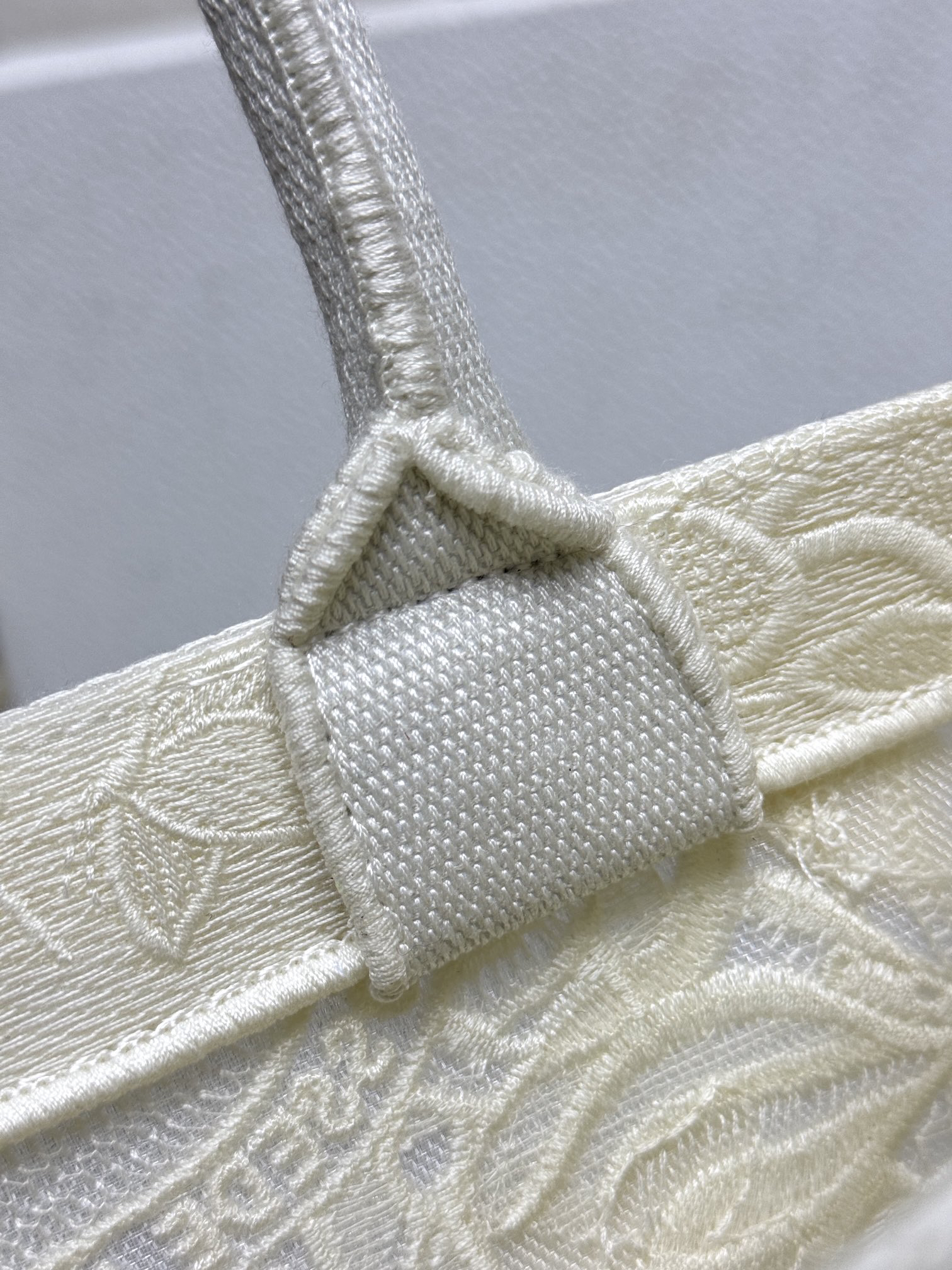 MEDIUM  BOOK TOTE