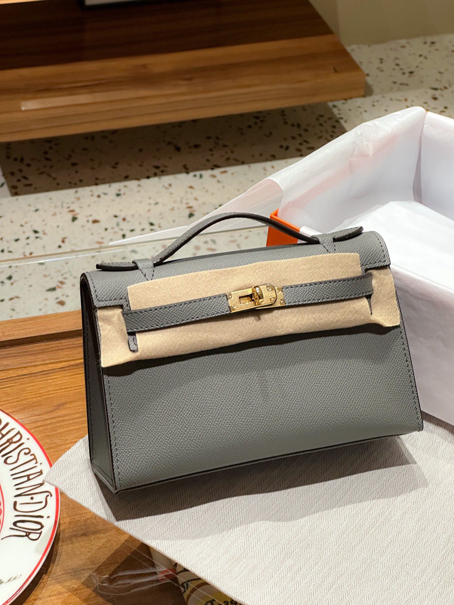 Herthtmes  Epsom Kelly Pochette Clutch
