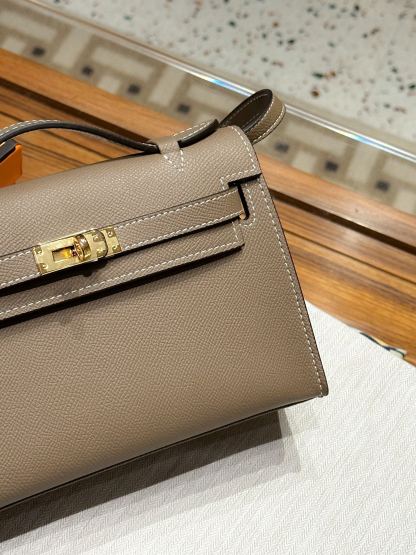 Herthtmes  Epsom Kelly Pochette Clutch