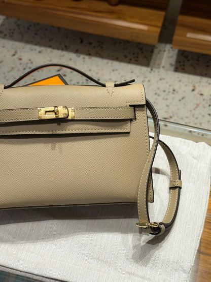 Herthtmes  Epsom Kelly Pochette Clutch