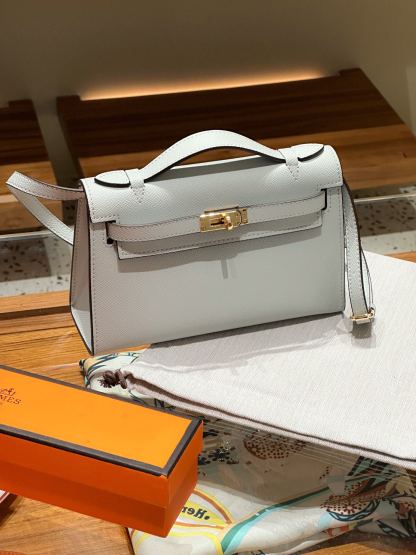 Herthtmes  Epsom Kelly Pochette Clutch