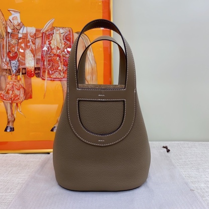 Herthtmes  Taurillon Clemence Swift In-The-Loop 18/22 Bag Etoupe