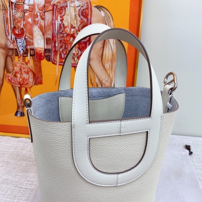 Herthtmes  Taurillon Clemence Swift In-The-Loop 18/22 Bag Etoupe