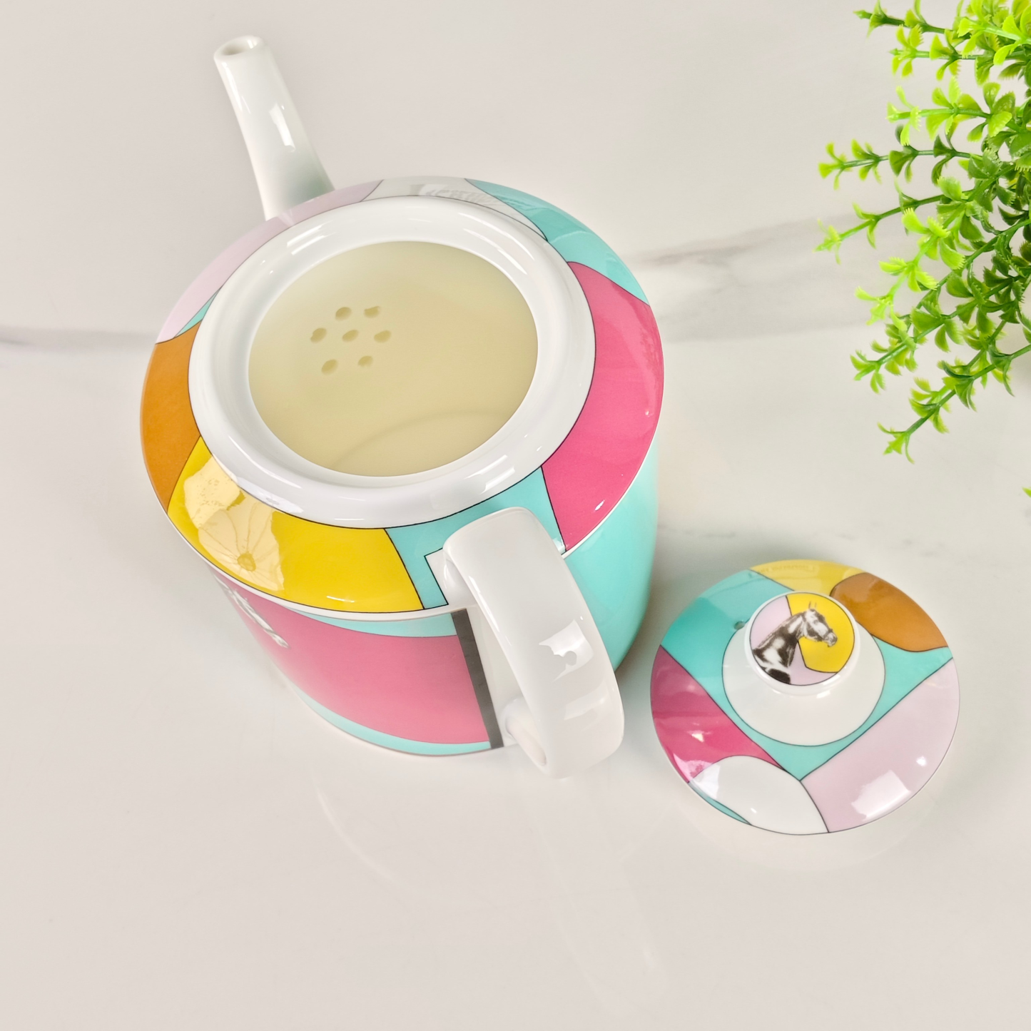 New Arrival 🔥 Hethtrmès "Forward-Galloping Horse" Motif — [One Pot, Two Cups & Saucers] — Red Set