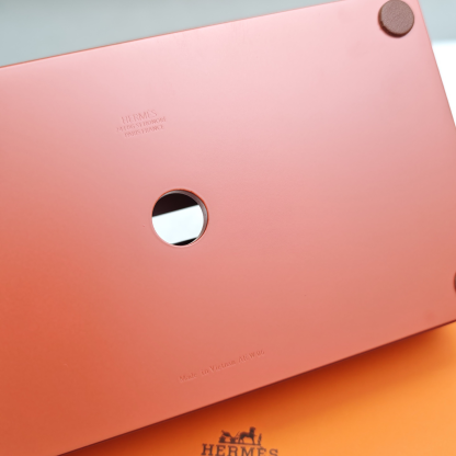 He--rmès hand-lacquered and carved wooden tissue box