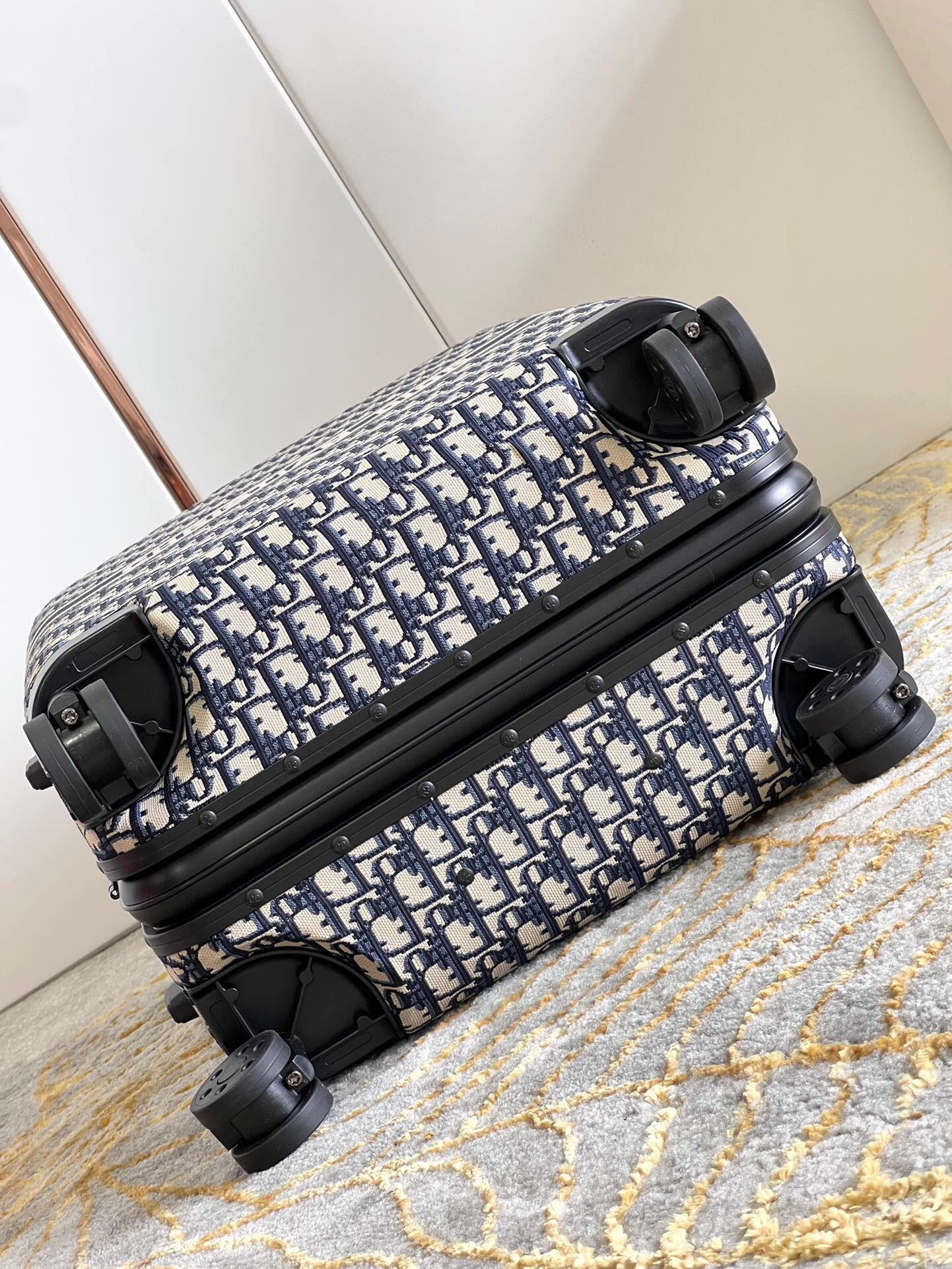 DR premium travel suitcases