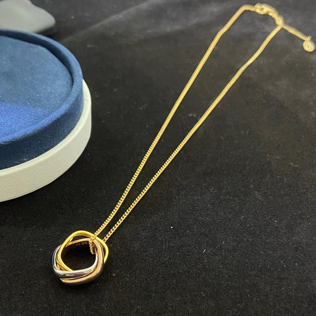 TRINITY CUSHION NECKLACE