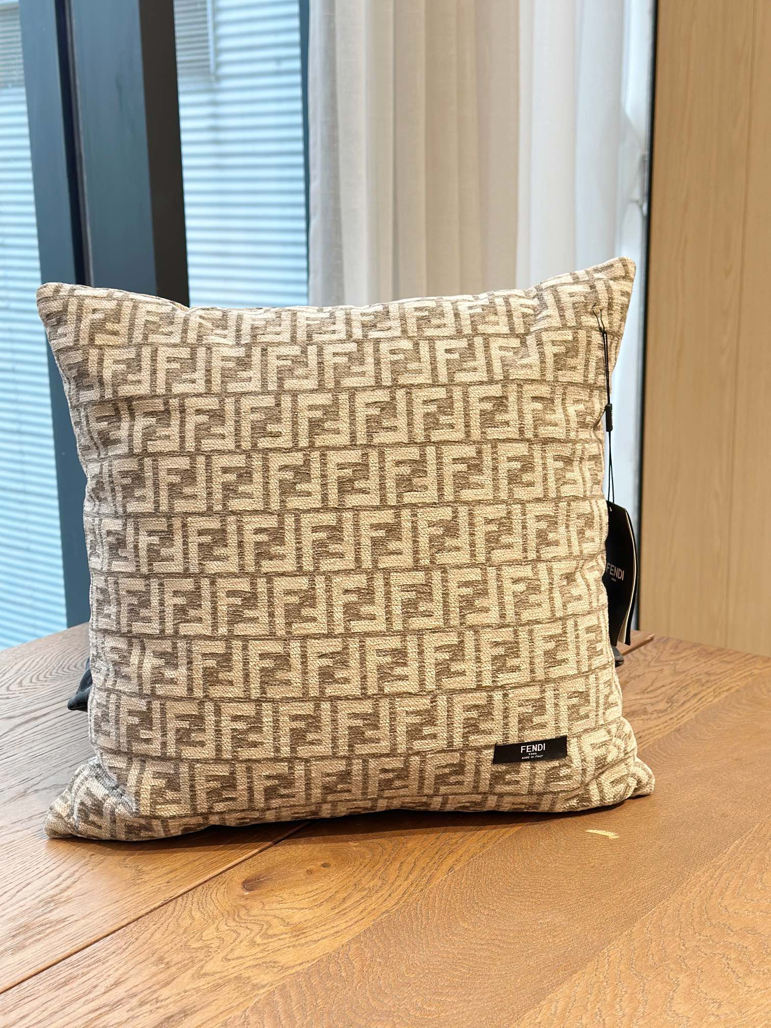 Fenthtdi Casa Collection Throw Pillows / Cushions