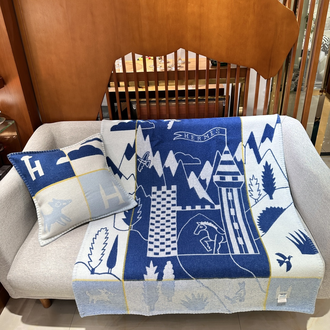 Herthtmès Throw Pillow ➿