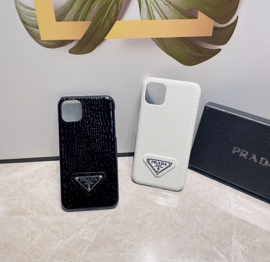 Crocodile print cell phone case