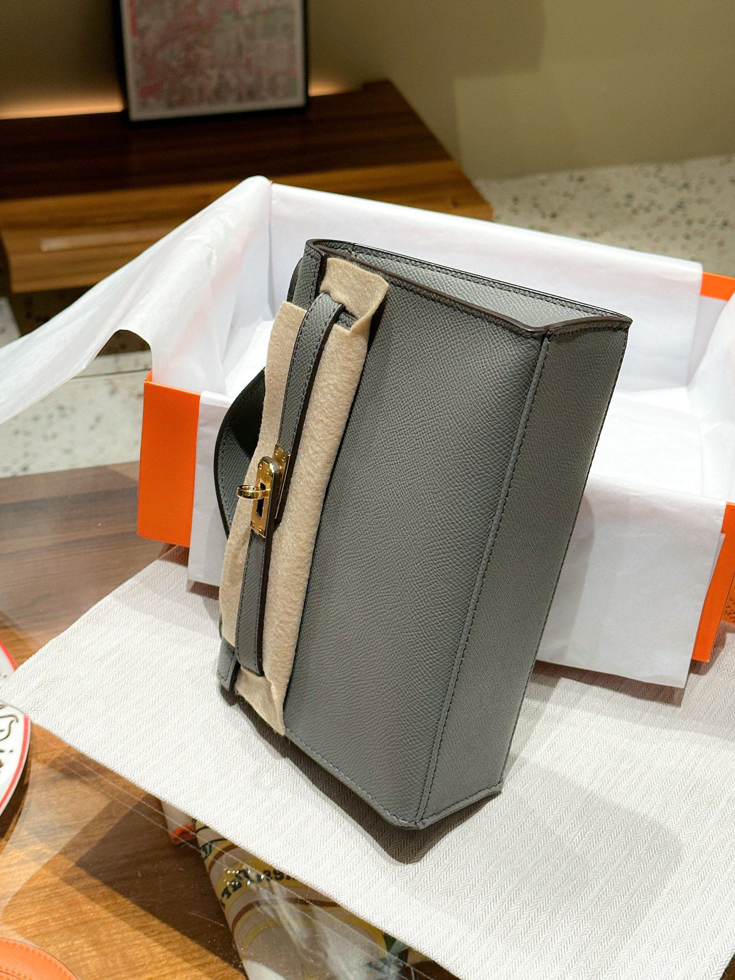 Herthtmes  Epsom Kelly Pochette Clutch