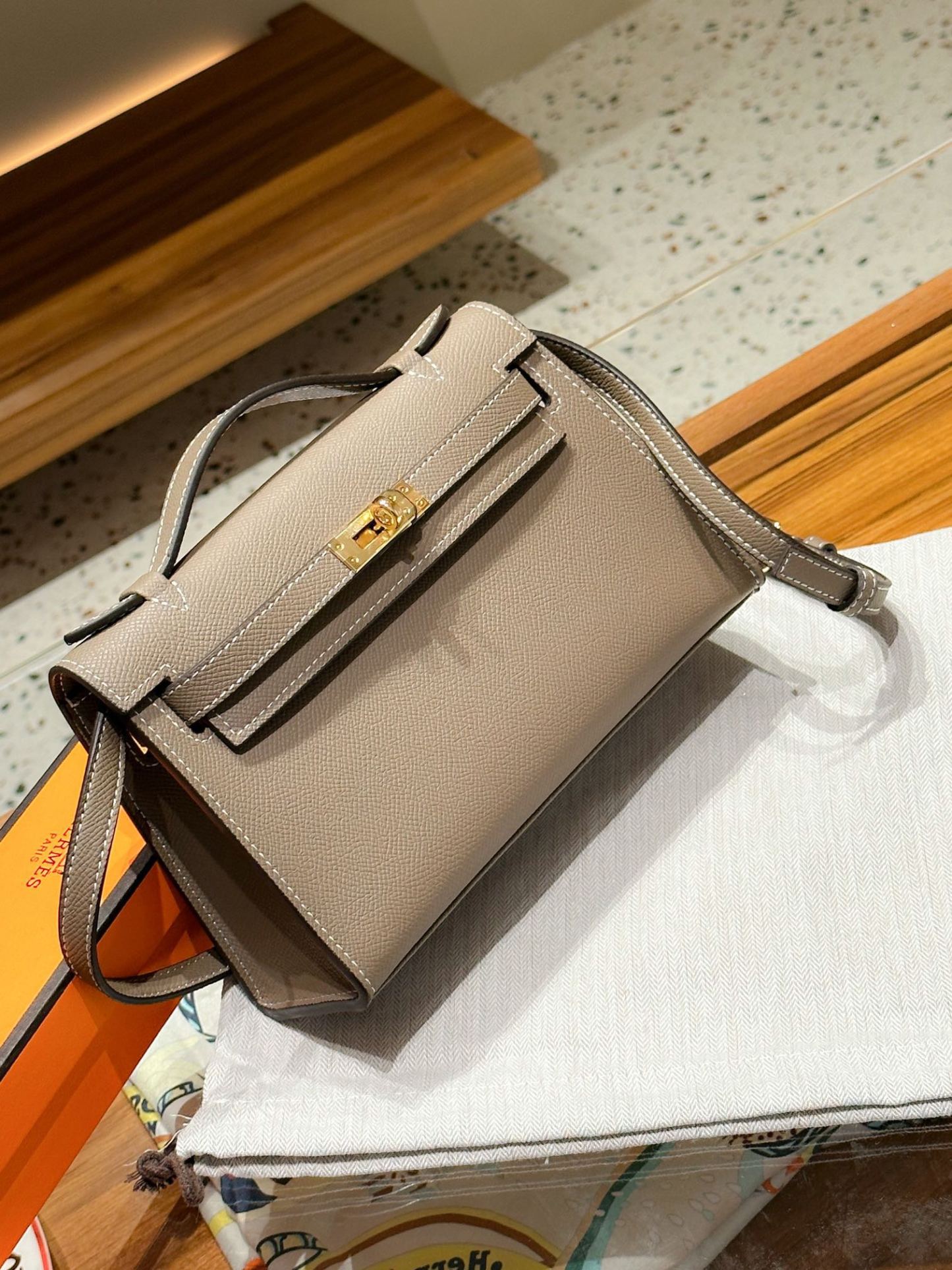 Herthtmes  Epsom Kelly Pochette Clutch
