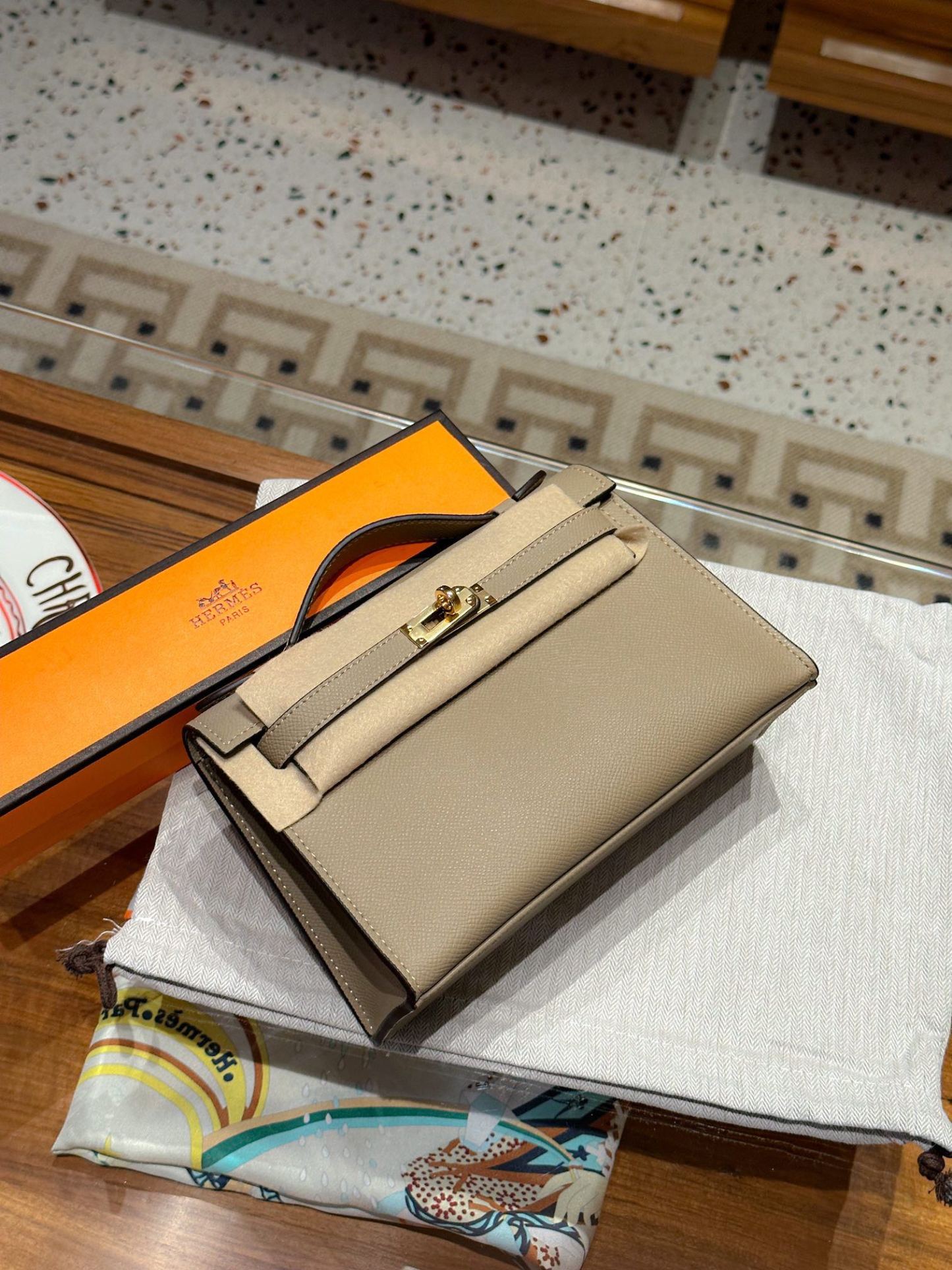 Herthtmes  Epsom Kelly Pochette Clutch
