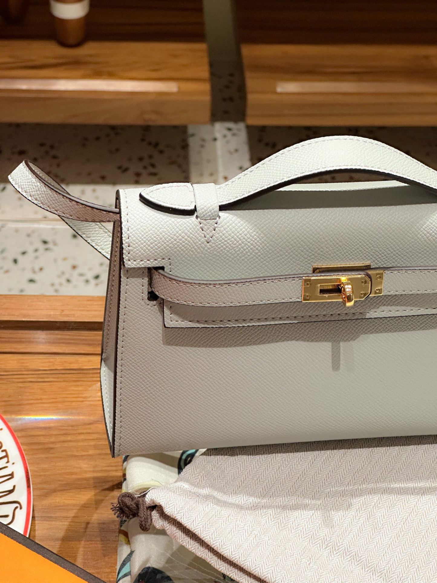 Herthtmes  Epsom Kelly Pochette Clutch