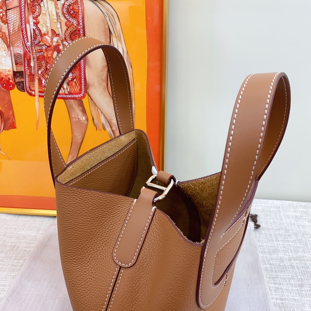 Herthtmes  Taurillon Clemence Swift In-The-Loop 18/22 Bag Etoupe
