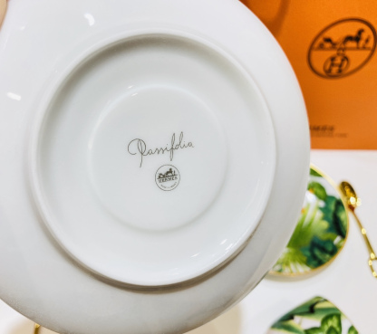 Hethtrmès hand-painted gold-decorated 2 cups and 2 butterflies