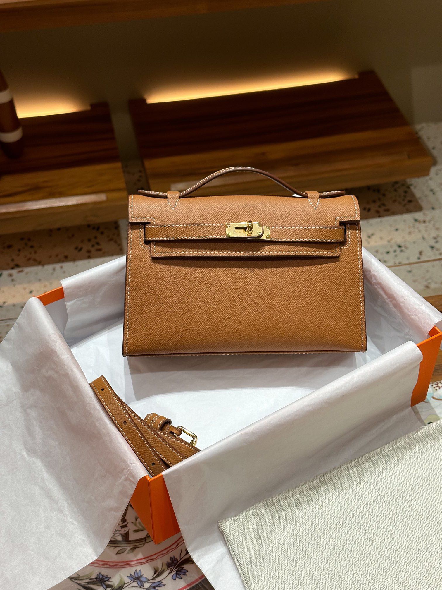 Herthtmes  Epsom Kelly Pochette Clutch