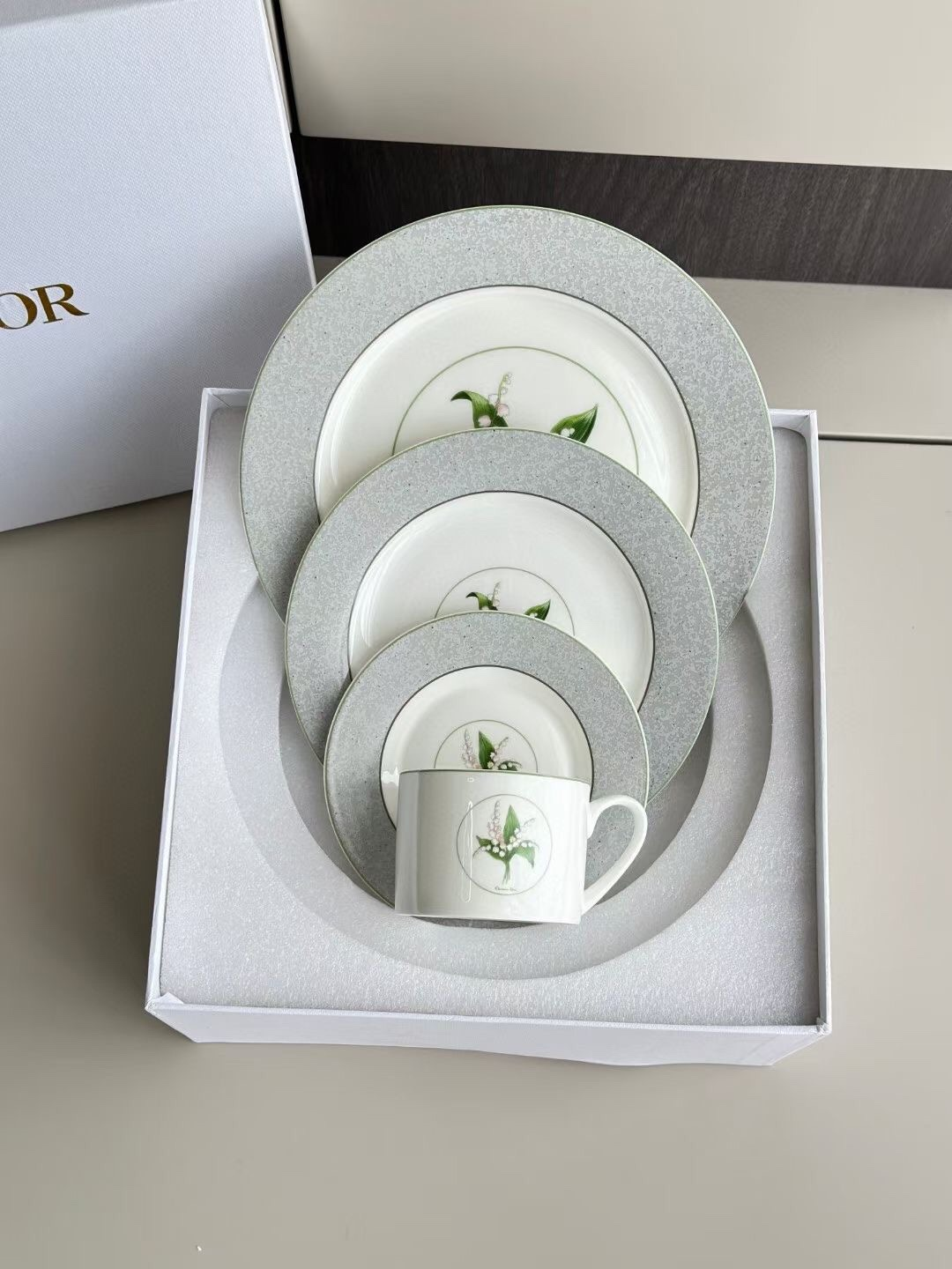Dithtor Lily of the Valley Collection: Premium Four-Piece Cup and Saucer Set