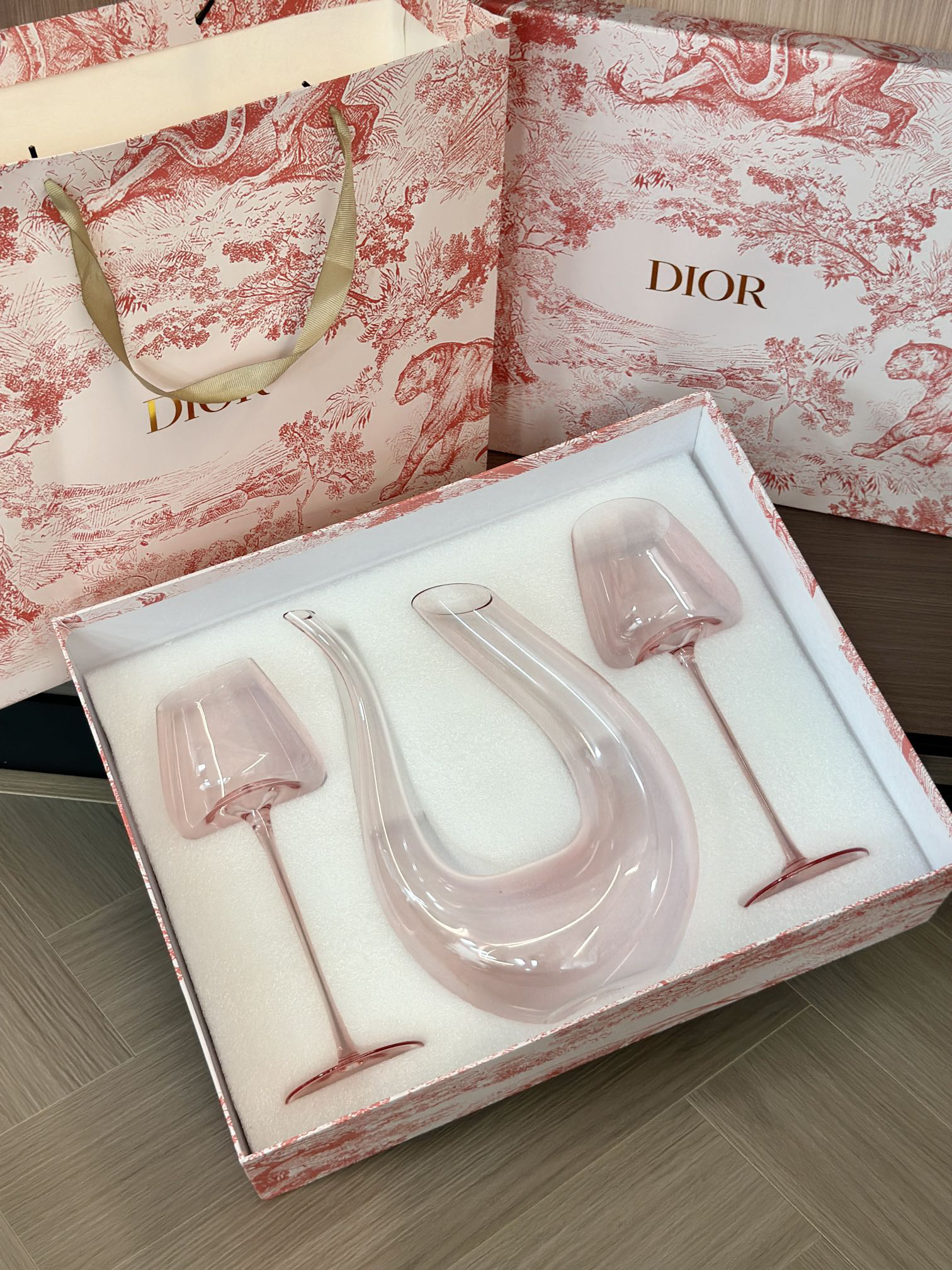 Dithtor premium decanter + 2 wine glasses