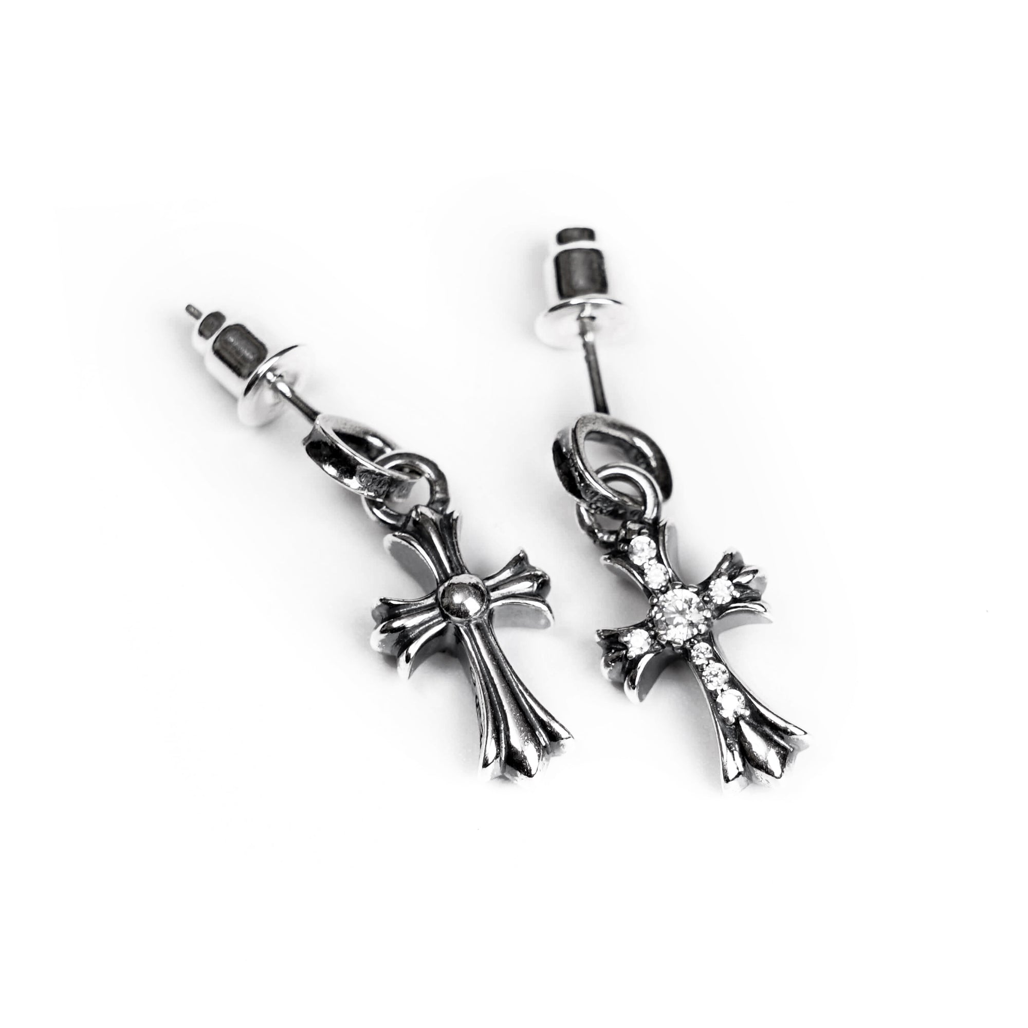 CH CROSS BABY FAT STUD EARRINGS WITH PAVÉ DIAMOND AND PAVÉ DIAMOND CUFF