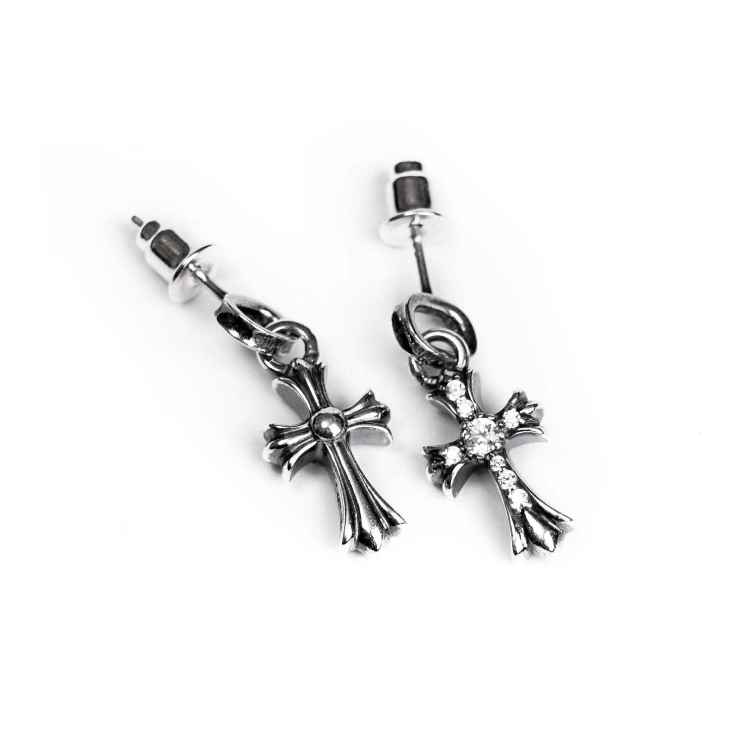 CH CROSS BABY FAT STUD EARRINGS WITH PAVÉ DIAMOND AND PAVÉ DIAMOND CUFF