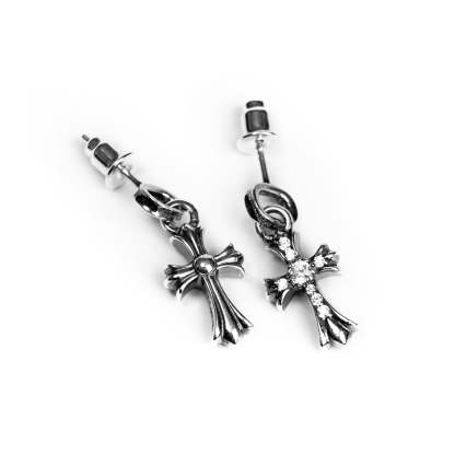 CH CROSS BABY FAT STUD EARRINGS WITH PAVÉ DIAMOND AND PAVÉ DIAMOND CUFF