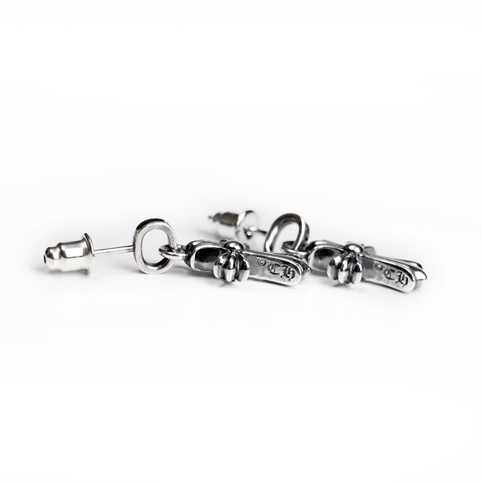 CH CROSS BABY FAT STUD EARRINGS WITH PAVÉ DIAMOND AND PAVÉ DIAMOND CUFF