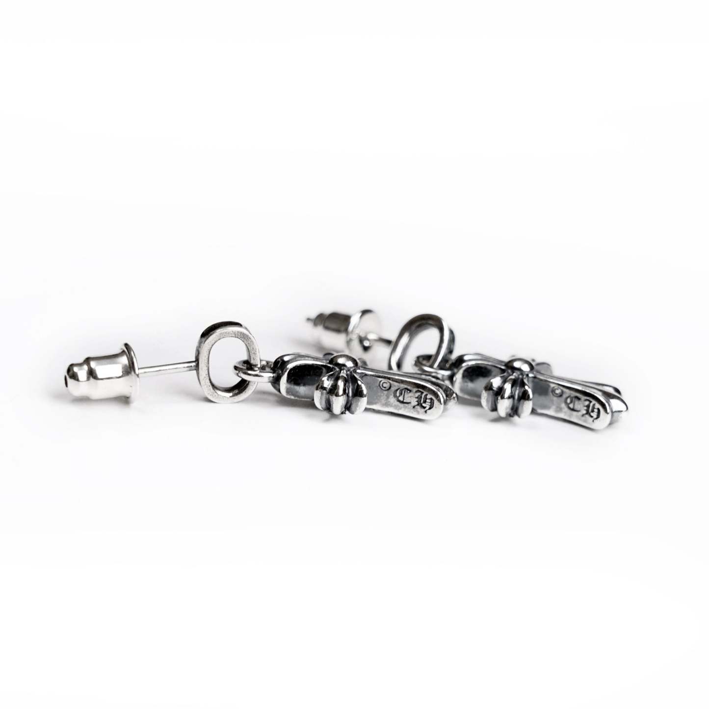 CH CROSS BABY FAT STUD EARRINGS WITH PAVÉ DIAMOND AND PAVÉ DIAMOND CUFF