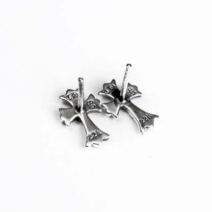 CH CROSS BABY FAT STUD PIERCE WITH PAVE DIAMOND