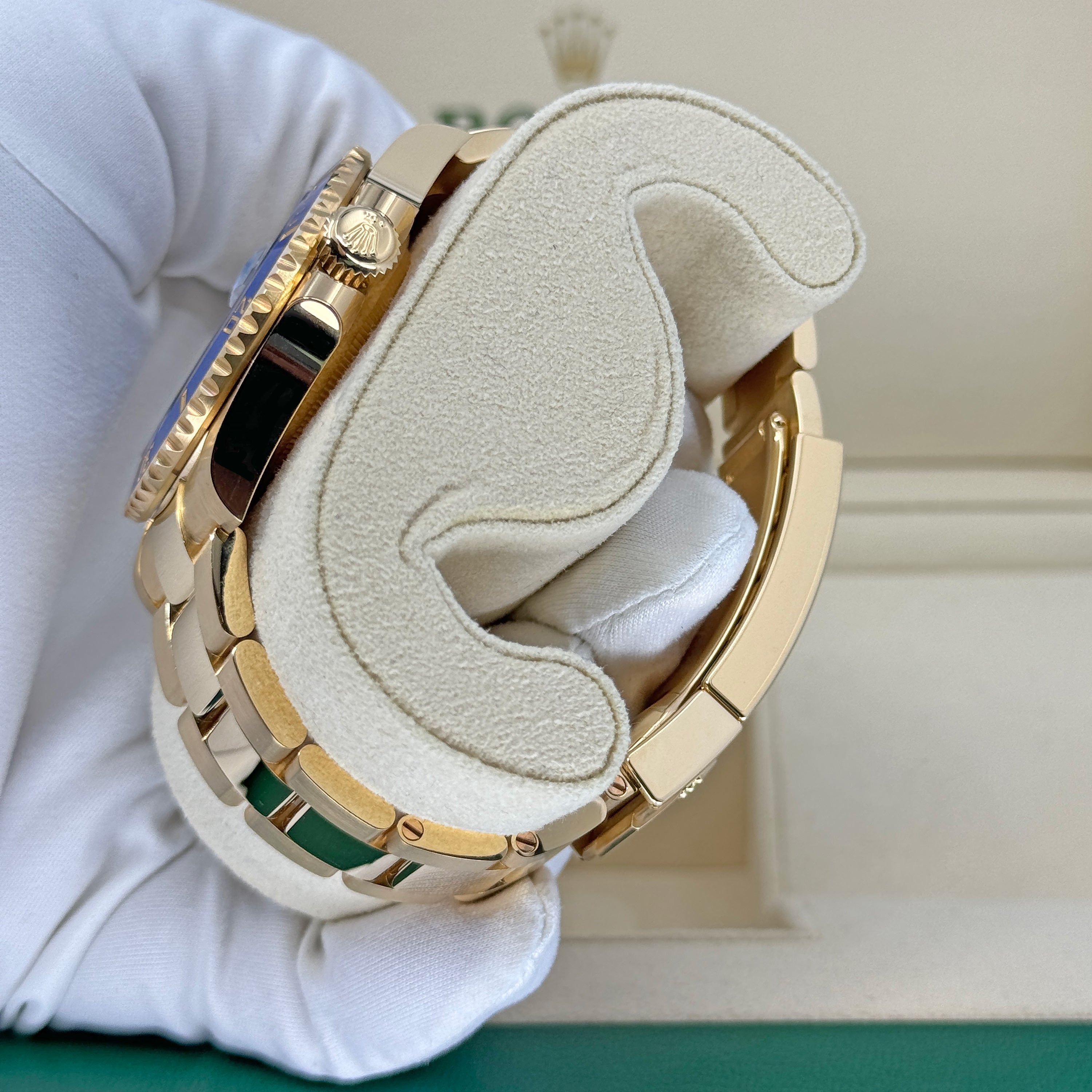 Submariner Date, 18k Yellow Gold, 41mm, Ref# 126618lb-0002