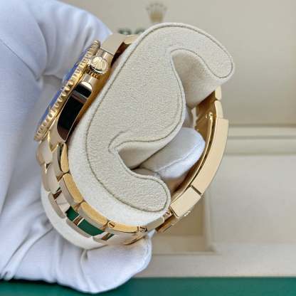 Submariner Date, 18k Yellow Gold, 41mm, Ref# 126618lb-0002