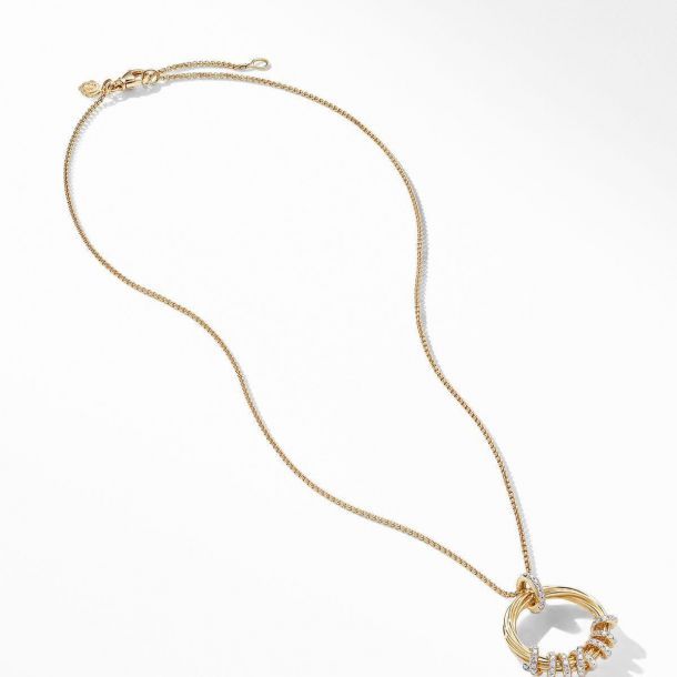Dathtvid Yurthtman Helena Round Pendant Necklace in 18K Yellow Gold with Diamonds