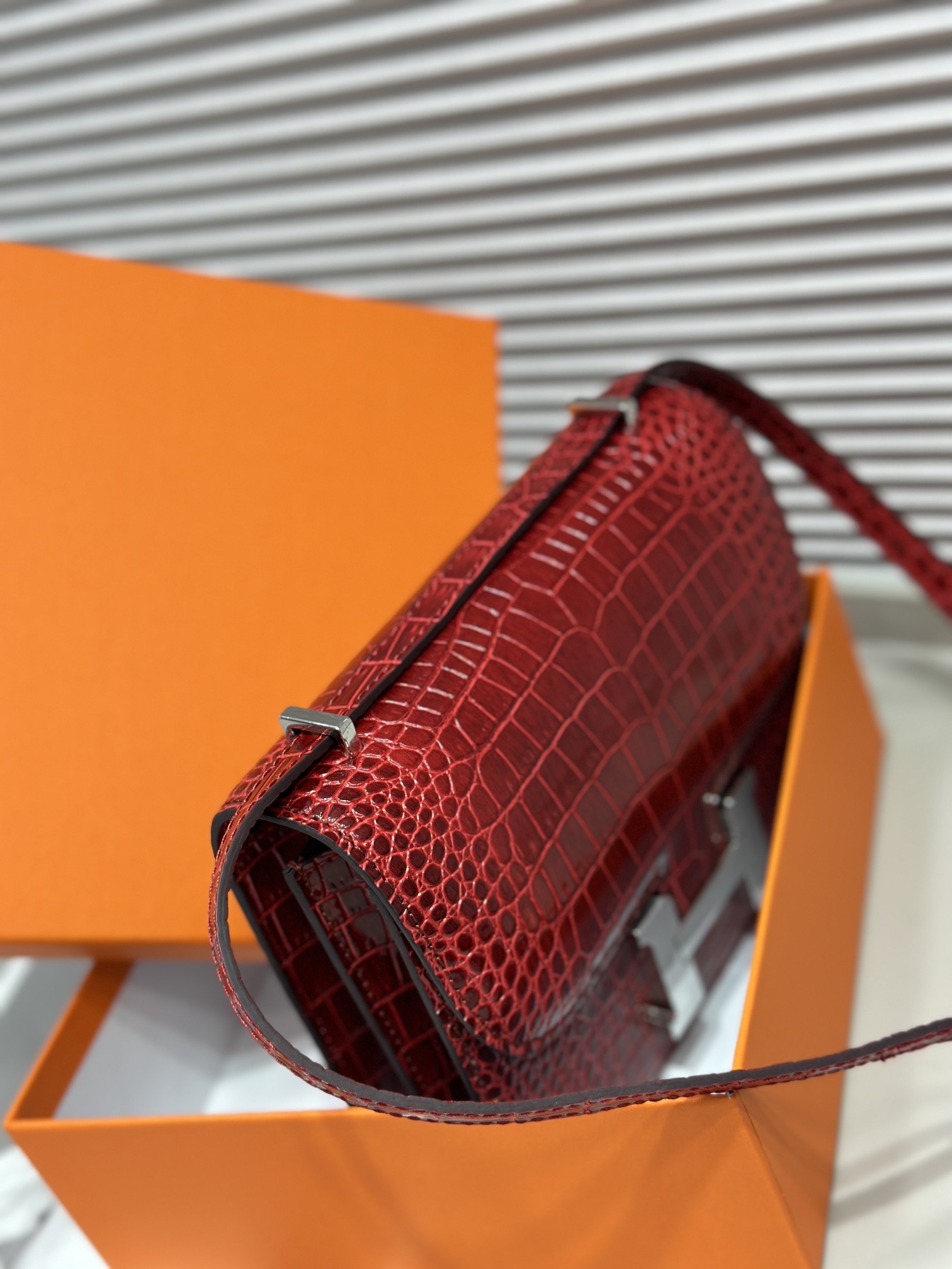 Herthtmes  Matte Alligator Constance 18/23