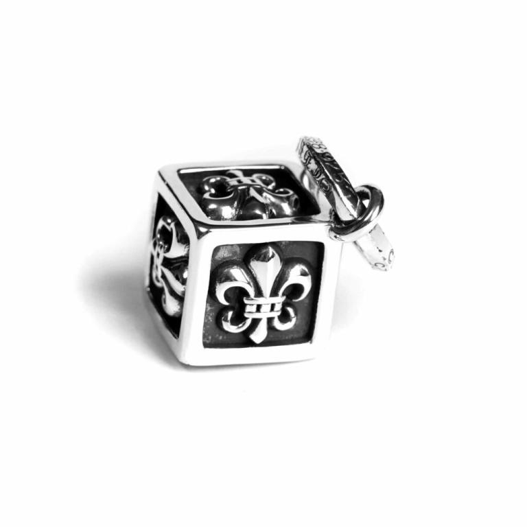 FLEUR CUBE PENDANT