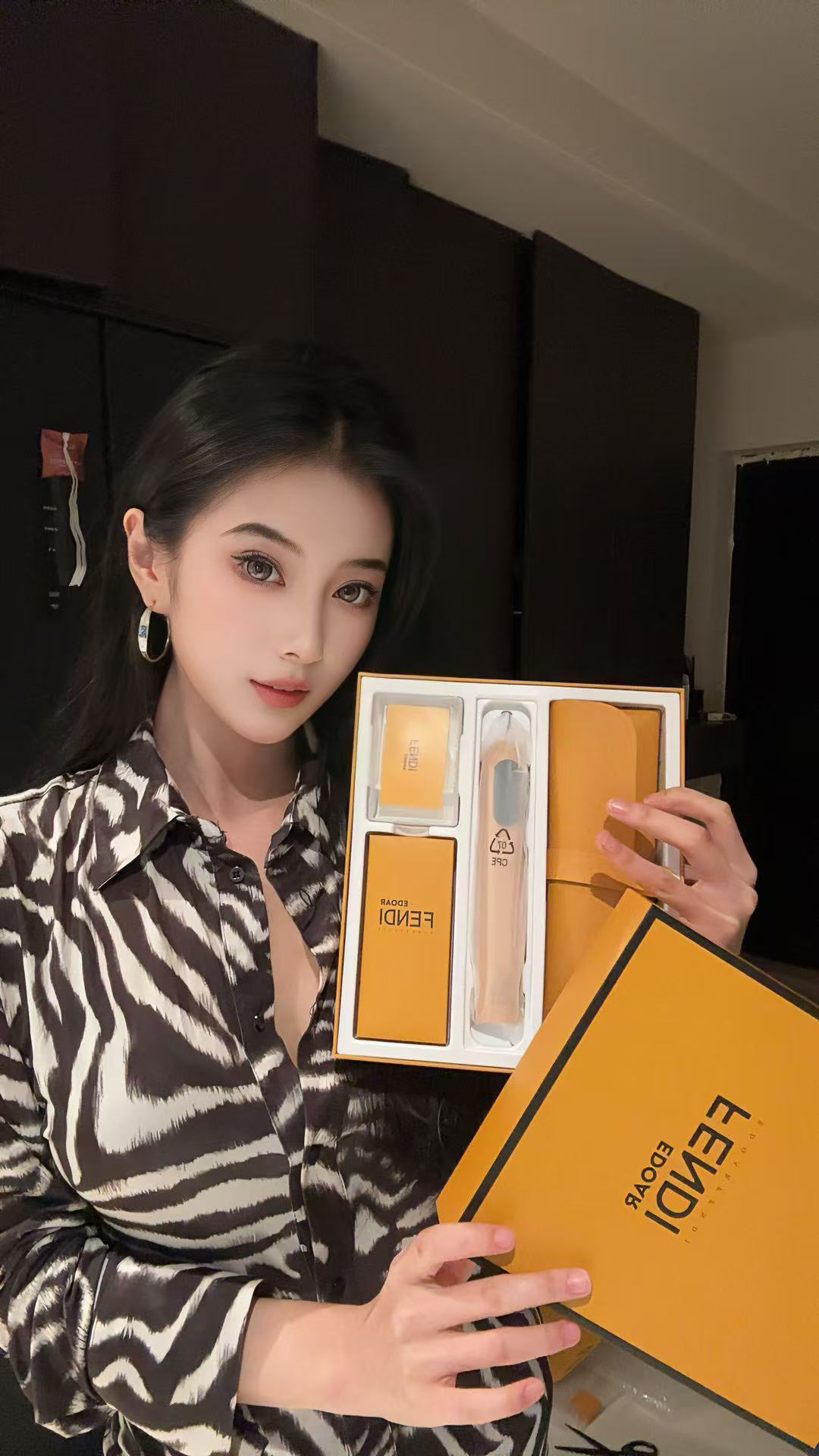 Fe--ndi Electric Toothbrush Gift Set